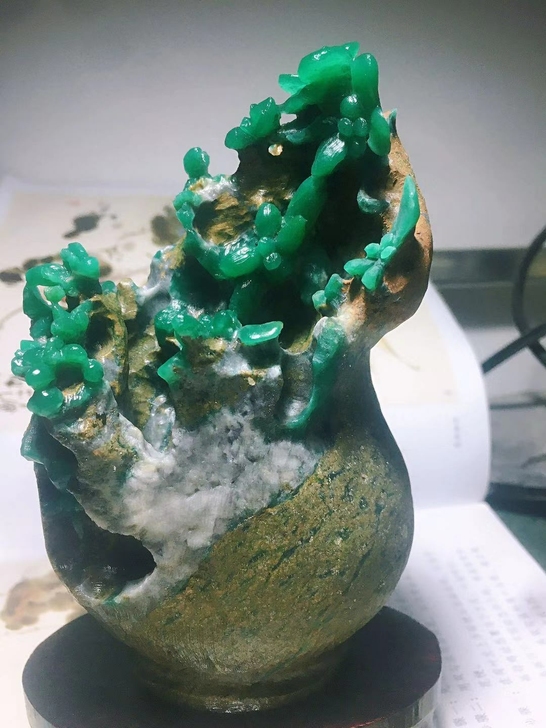 四川雅安绿,白水河老料,纯手工一体雕刻,俏...