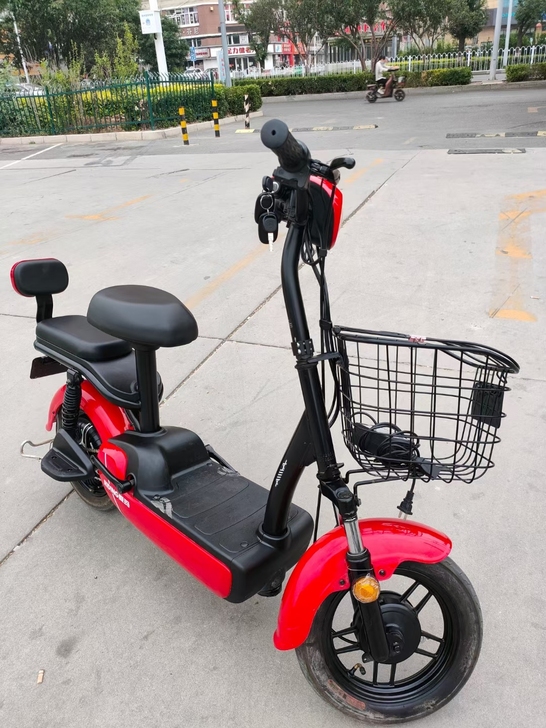 爱玛电动车几乎是全新车，有需要的联系吧，价...