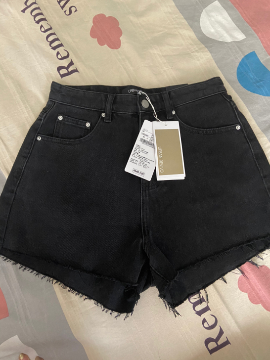 ur黑色牛仔短裤全新带吊牌