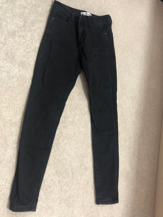 黑色牛仔小脚裤