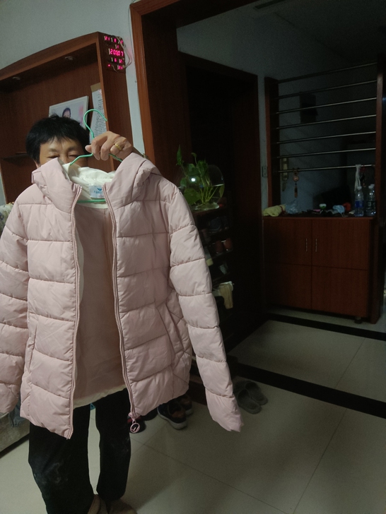 短款棉衣。小号。胖人不能穿。原价80现价30