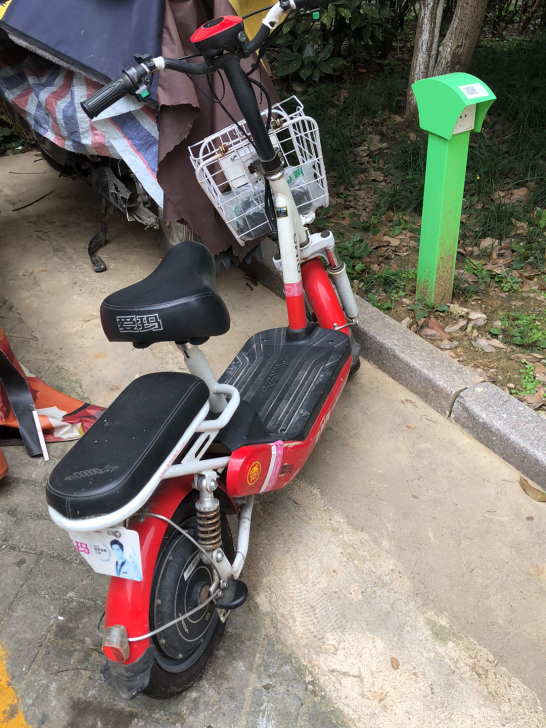 爱玛电动车400元，买了没怎么骑，