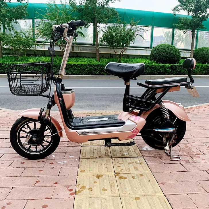 二手雅迪电动车 二手家用电瓶车 买车送头盔
