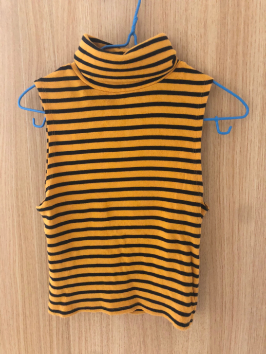 zara打底毛衣,颜色显白,秋天配风衣好看...