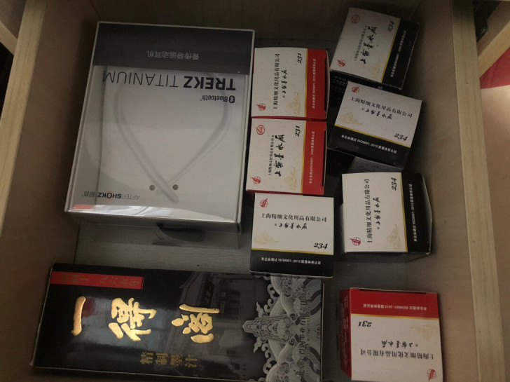 晨光笔芯三盒,两盒红的,一盒黑的,英雄墨水...