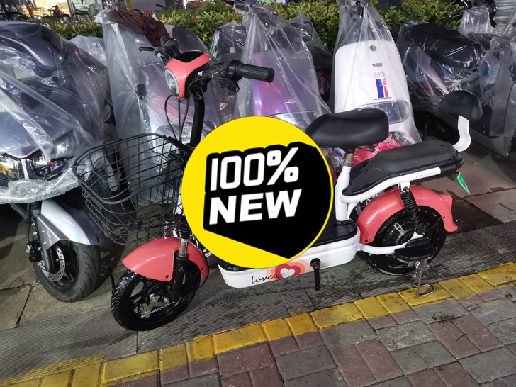 出一辆爱玛电动车