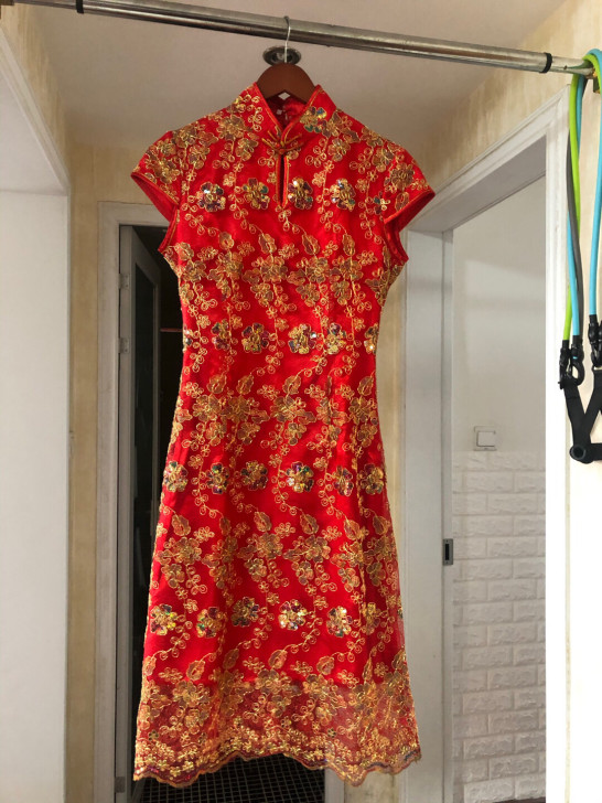 敬酒服，只穿过一次，全手工刺绣，面料超级好...