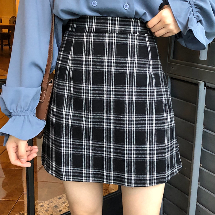 春季2021年新款短裙显瘦包臀格子半身裙黑...