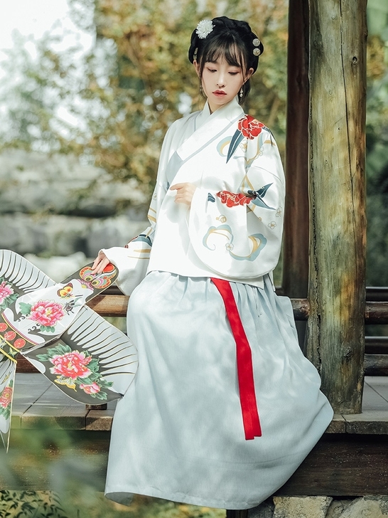 【出】十三余 东风一梦 汉服