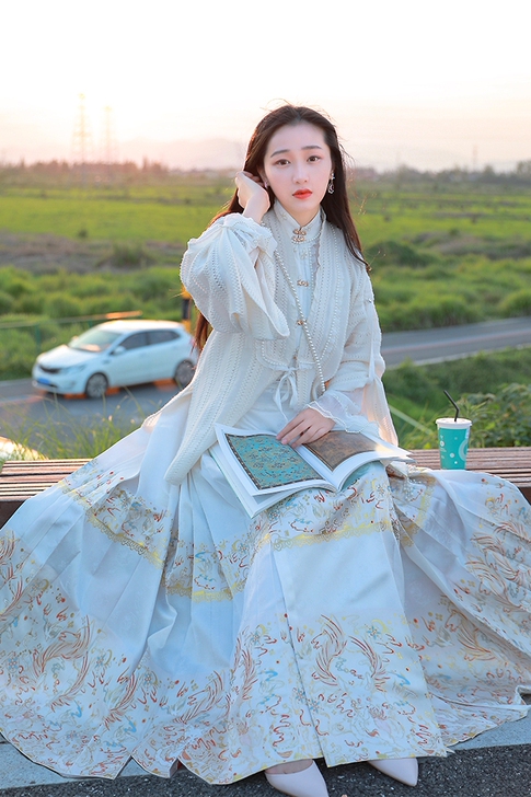 山有扶苏汉服原创  鼠耳兔仿妆花马面裙明制...