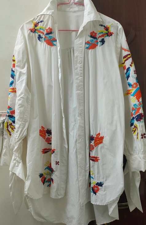 一款大气、显贵、休闲，手工刺绣的休闲款衬衫...