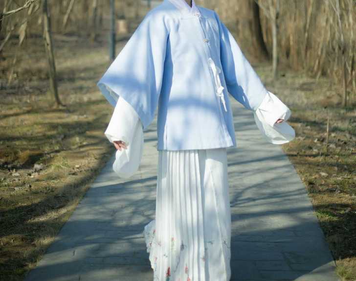 六仙书阁加绒方领半袖baby蓝汉服 六仙书...