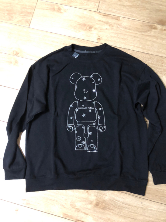 韩版烫钻小熊卫衣，不厚，均码。全新未穿过，...