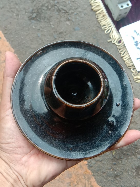 据说是用来文房墨汁的，品相好的