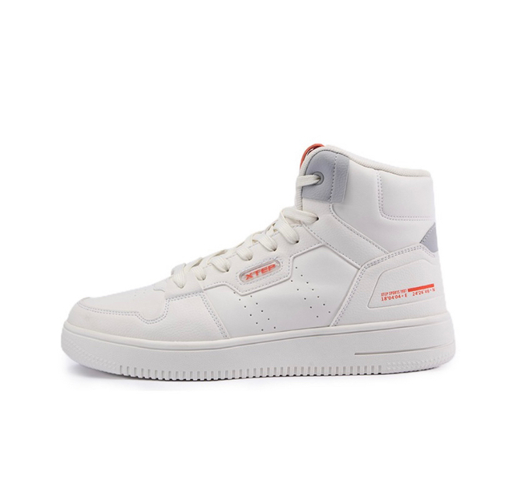 特步，潮流时尚板鞋，白灰