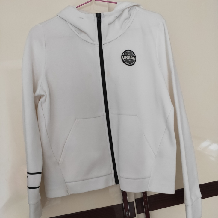 特步外套运动外套，针织面料，实体店新款上市...