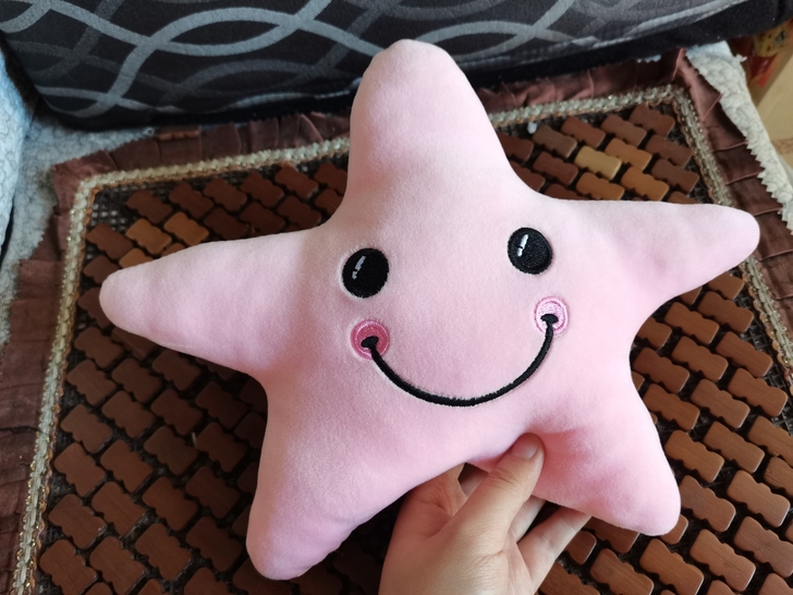 出玩偶，只有轻微瑕疵，价格可谈，不包邮！