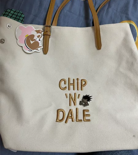 小众品牌帆布包60包邮!赠送喜茶限量徽章!...