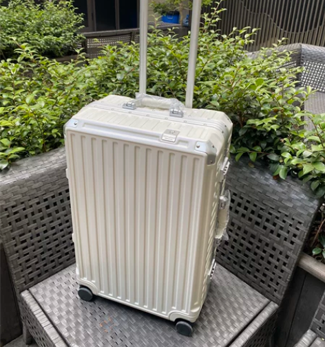 出口日本漫游铝框行李箱24超静音万向轮旅行...