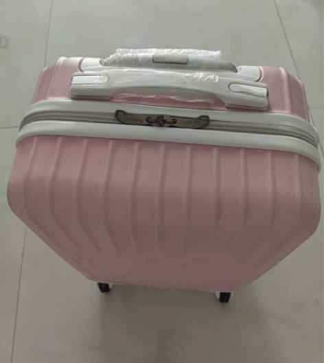 全新的   行李箱拉杆箱   20寸 某宝...