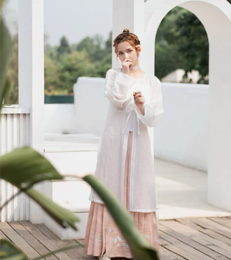 摸鱼儿明制圆领对襟纱衫*马面绣花半身裙*女...