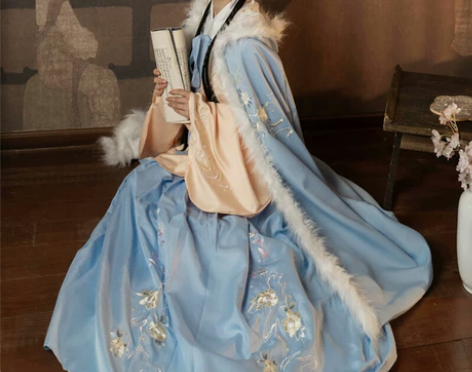 这个斗篷，好像已经绝版了， 感兴趣的话点“...