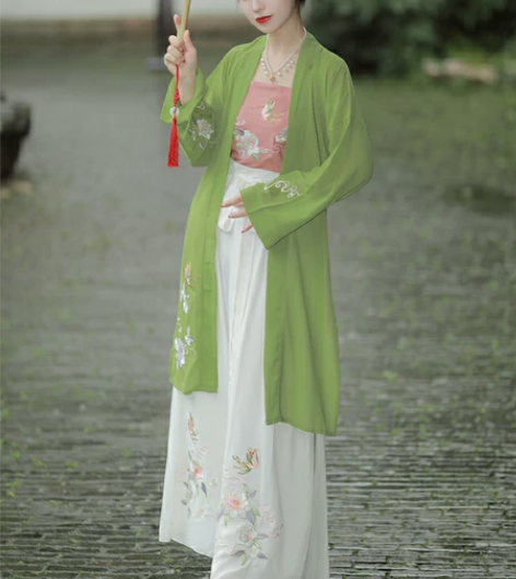 妃亦坊宋制汉服 出图上的绿色褙子，s码几乎...