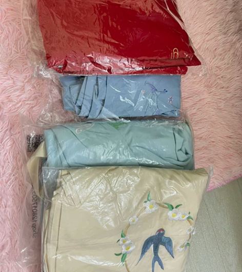 袄裙两套m码 都是正的一套柒锦阁，一套五五...