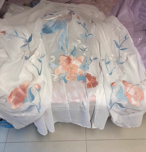 柒邑灵云雀大袖衫，全新带吊，就是有两三处有...