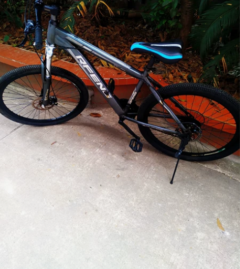 成色一般的山地自行车一辆:26寸轮，刹车灵...