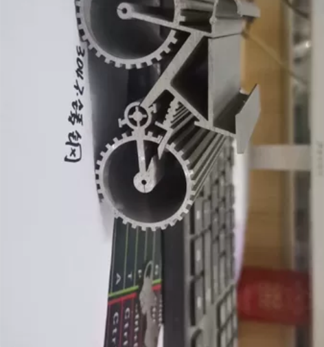 台面摆件，精品自行车，线切割工艺，304不...