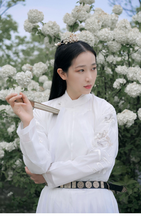 正品汉服出租 山有扶苏小重山