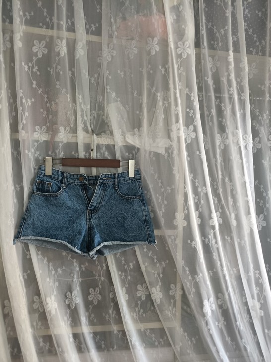 实体入一百多入的深蓝色牛仔短裤,m码