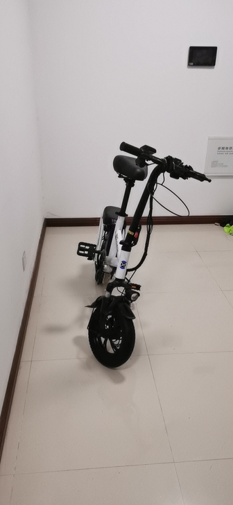 新日电动车1400转卖，充满电能骑30km。