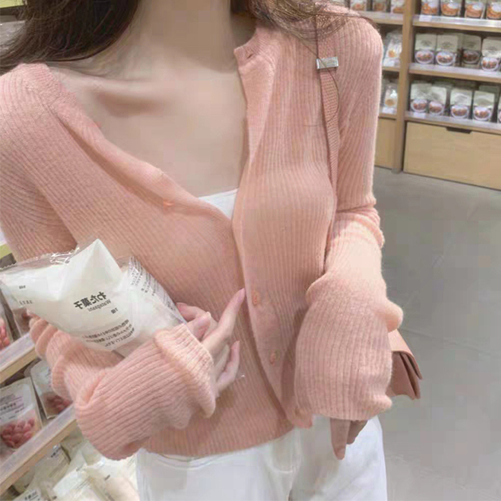 婉扮 毛针织衫，只洗过没穿过，买大了，建议...
