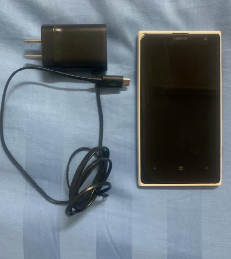 诺基亚1020,正常使用,可以插卡打电话发...