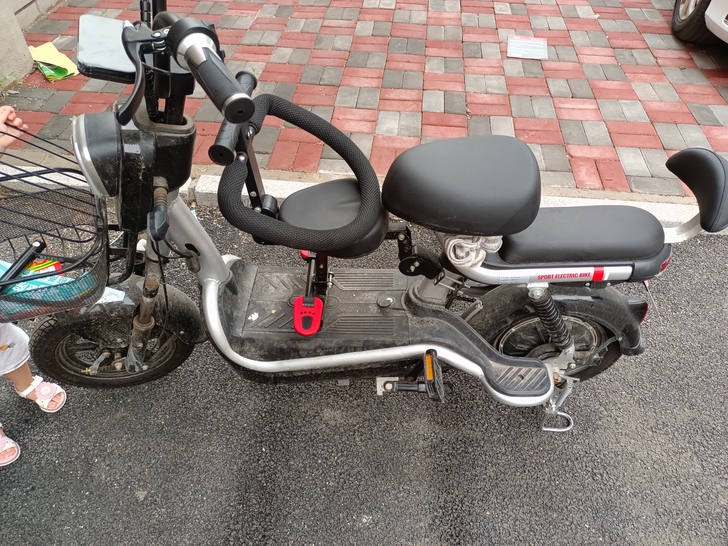 美久   锂电   能跑90公里   四月...