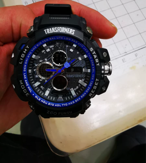变形金刚双显电子表！ 感兴趣的话点“我想要...