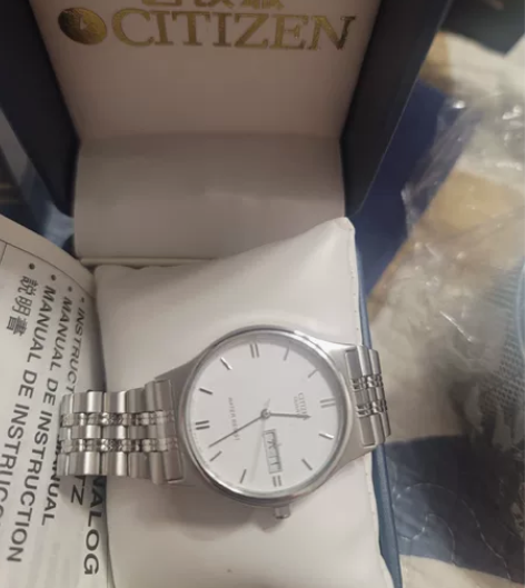 西铁城 原装进口手表 石英全新,标签证书盒...