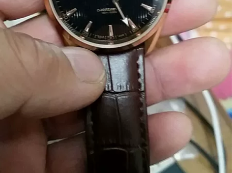 全自动机械表走时正常,看好在拍,玫瑰金颜色...