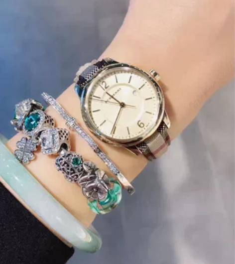 巴宝莉经典格子女表 全新 电池没电了需要自...