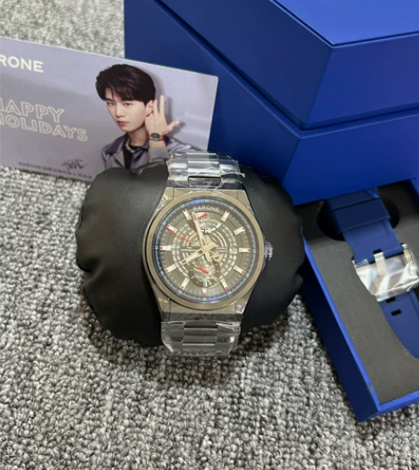 范丞丞同款漫游者系列雷诺2021年新款手表...