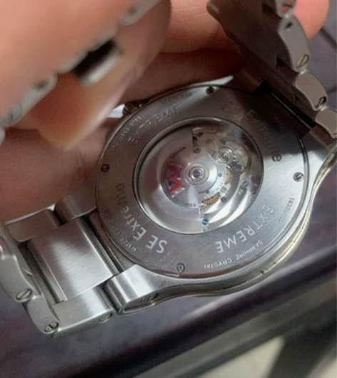 摩凡陀MOVADO手表,标志性极简主义表盘...