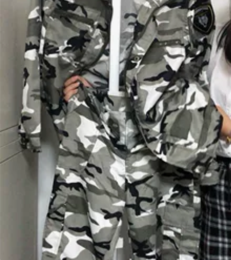 浅色迷彩服 170码 年会只穿过一次闲置 ...