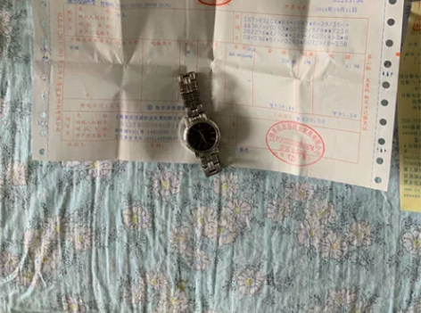 罗西尼女士手表 没修过，一切正常，现在没电...