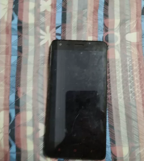 小米手机，记不得型号了，无充电器，成色如图...