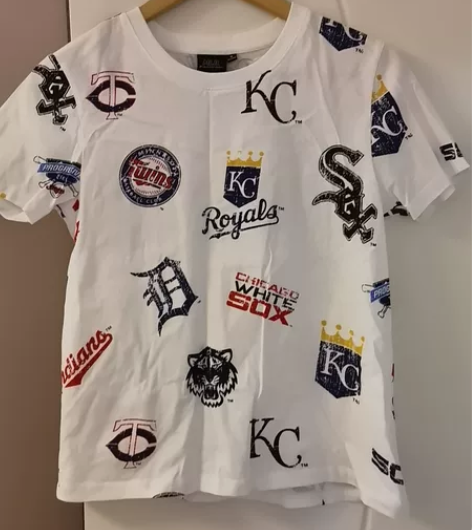 棒球联盟的小白体恤，配牛仔也是美美的 感兴...