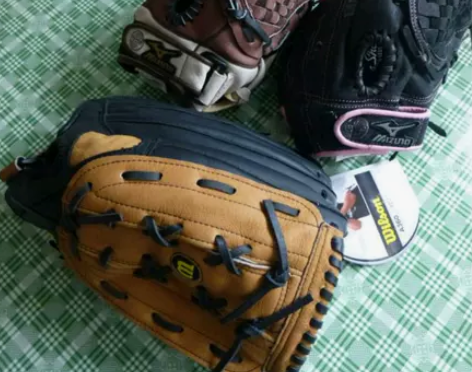 mizuno美津龙手套，棒球垒球手套9成新...