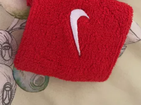 闲置护腕，全新没用过，售出不退换 感兴趣的...