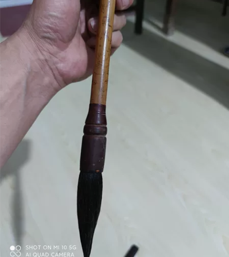 带人物的老毛笔，保存完整，出锋9厘米，笔杆...